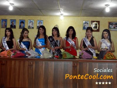 Candidatas a Reina de la Parroquia Santa Rosa 2012
Pamela Cherez, Johanna Freire, Erika Medina, Samanta Nuñez, Alejandra Estrella, Katherine Medina, Monserath Ortiz
Keywords: Candidatas a Reina de la Parroquia Santa Rosa 2012