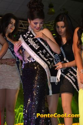 La elección de la Reina de la Universidad Técnica de Ambato 2015 - 2016, se realizó en el Coliseo de eventos de la UTA, en un acto galante. Diez hermosas candidatas del jardín universitario participaron con sus mejores galas modelando sobre la pasarela.
