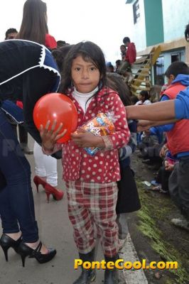 Con la participación de integrantes y voluntarios de PonteCool.com y las Chicas Cool, se realizo un agasajo a los niños de escasos recursos con la donación voluntaria de personas y negocios. Este agasajo llego a 130 niños del sector.
