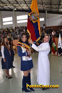 Juramento a la Bandera en la Unidad Educativa Santo Domingo de Guzmán 2016
